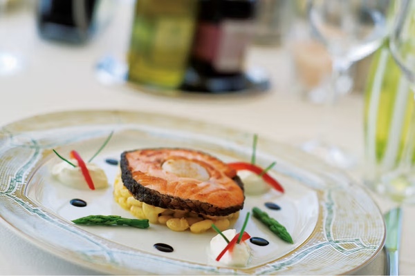 Silversea Cruises Silver Cloud The Restaurant 4 ©Silversea Cruises Ltd.jpg